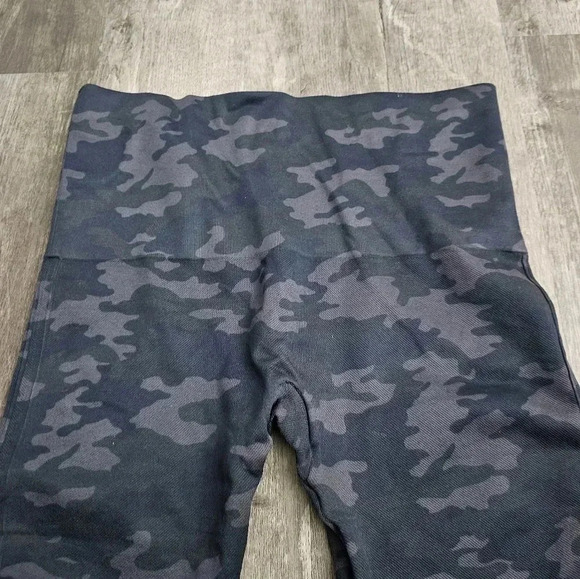 SPANX Look at Me Now Seamless Leggings Dark Camo Size XL Shapewear - Picture 4 of 6